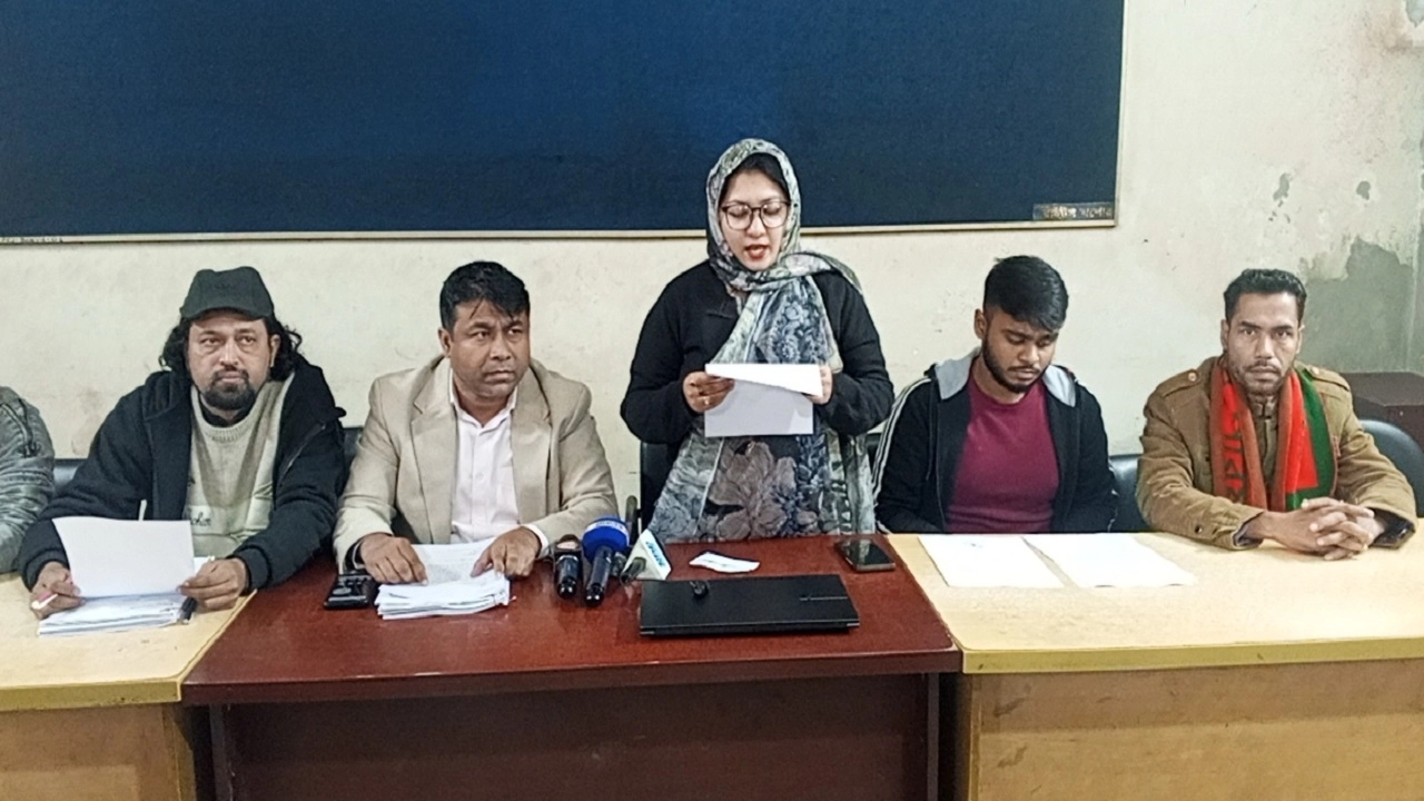 যশোরে মনোনয়নপত্র না নেওয়ার অভিযোগ, রিটার্নিং কর্মকর্তার বিরুদ্ধে অনাস্থা