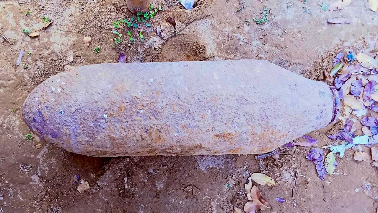কক্সবাজারে পাওয়া বোমার ওপর চলছিল কাপড় ধোয়ার কাজ