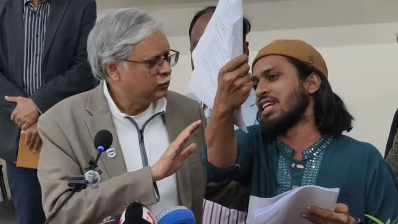 রাবিতে গণভোট বিষয়ক সভায় আওয়ামীপন্থি শিক্ষকদের উপস্থিতি নিয়ে হট্টগোল