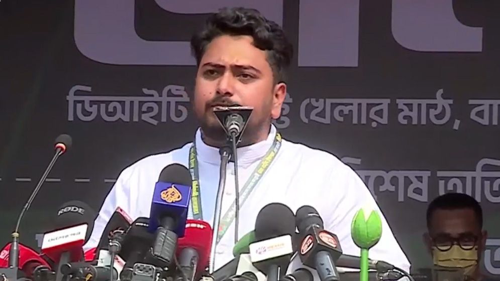 একটি দল বাংলাদেশকে বিপদগ্রস্ত করার পরিকল্পনা নিয়ে এগোচ্ছে: নাহিদ ইসলাম