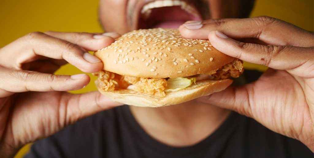 পেট ভরা থাকলেও কেন বারবার খেতে ইচ্ছে হয়?